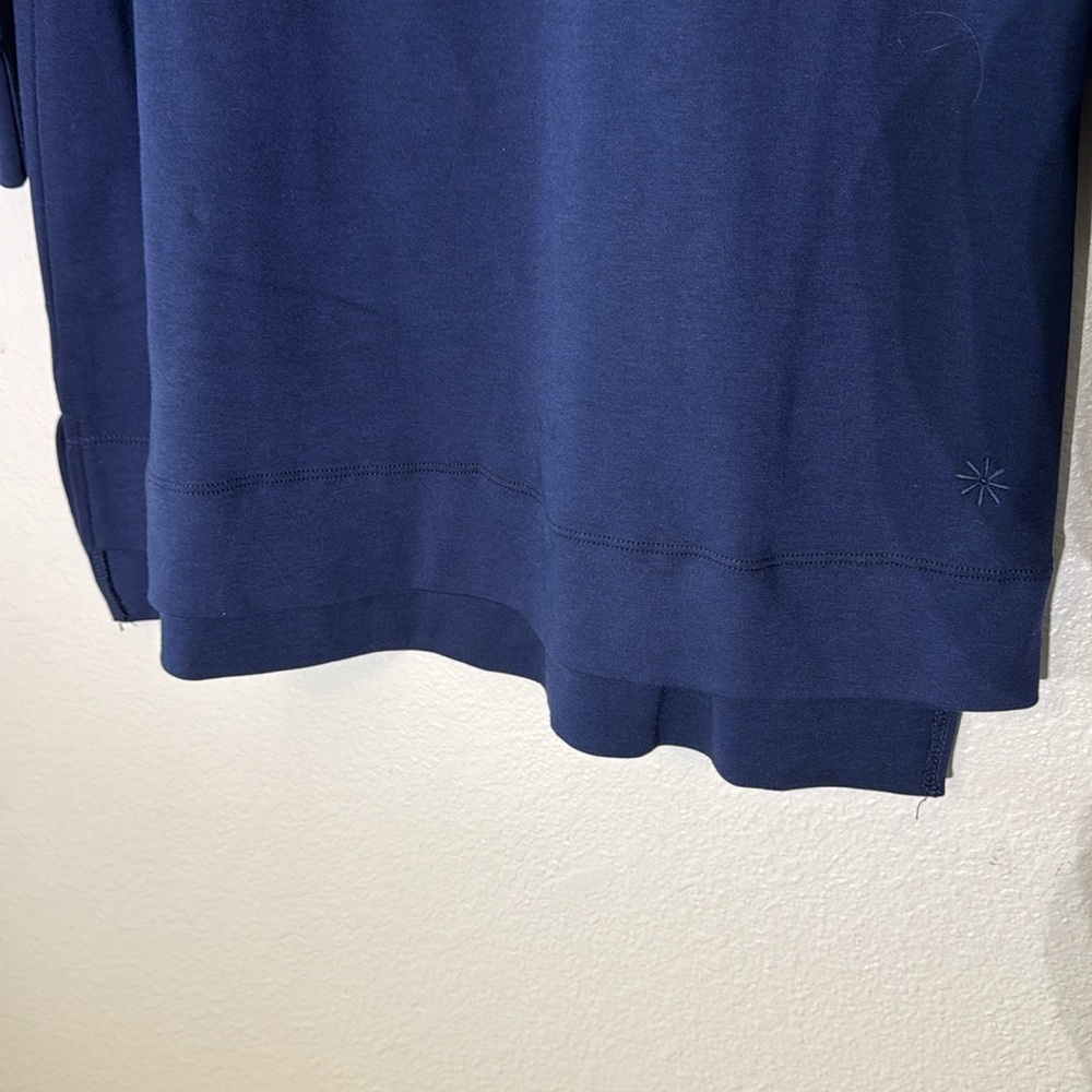 Women’s large navy blue Isaac Mizrahi Live 100% cotton v-neck tshirt - Picture 5 of 8